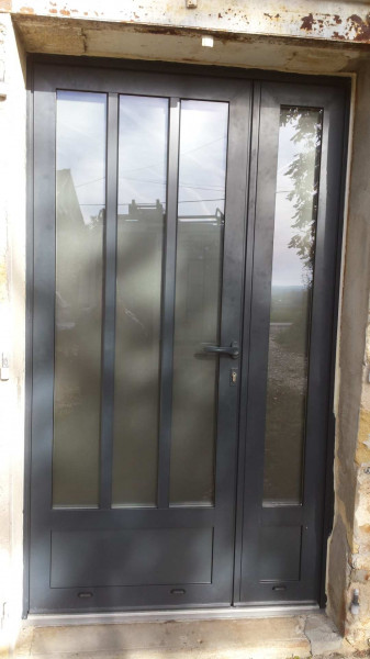 porte entrée anthracite avec petit bois collé